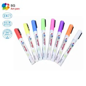 Vit flytande krita markörer